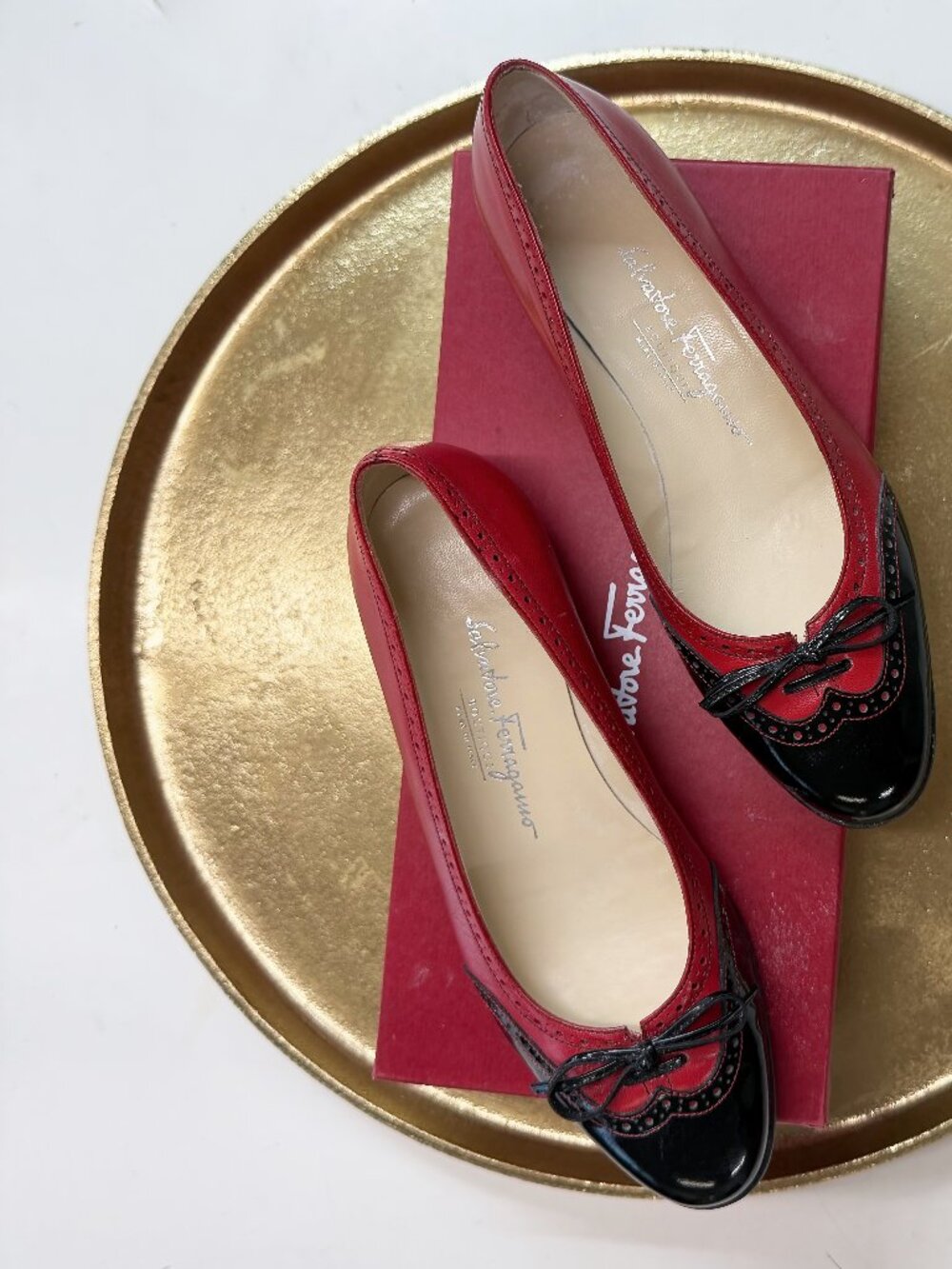 Ferragamo Womens Loafer 6.5 C red with black toe and bow